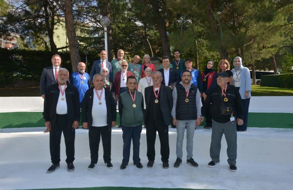 Bursa Büyükşehir Belediyesi, Türkiye’nin ilk ve tek huzurevi pickleball sahasını,