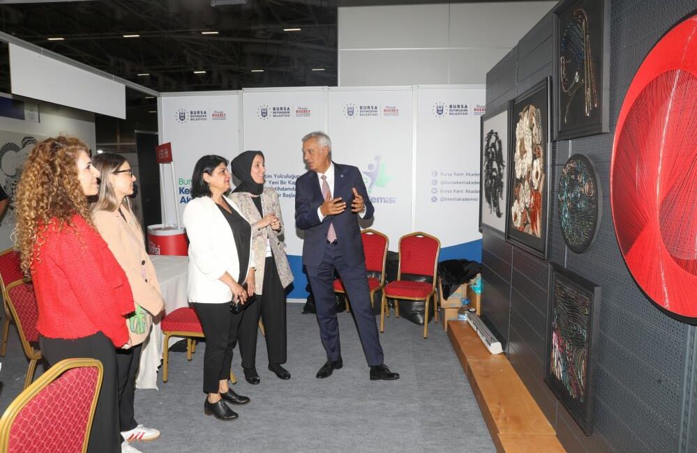 Türkiye’nin çeşitli bölgelerinden üniversitelerin, bağımsız el sanatları atölyelerinin ve olgunlaşma