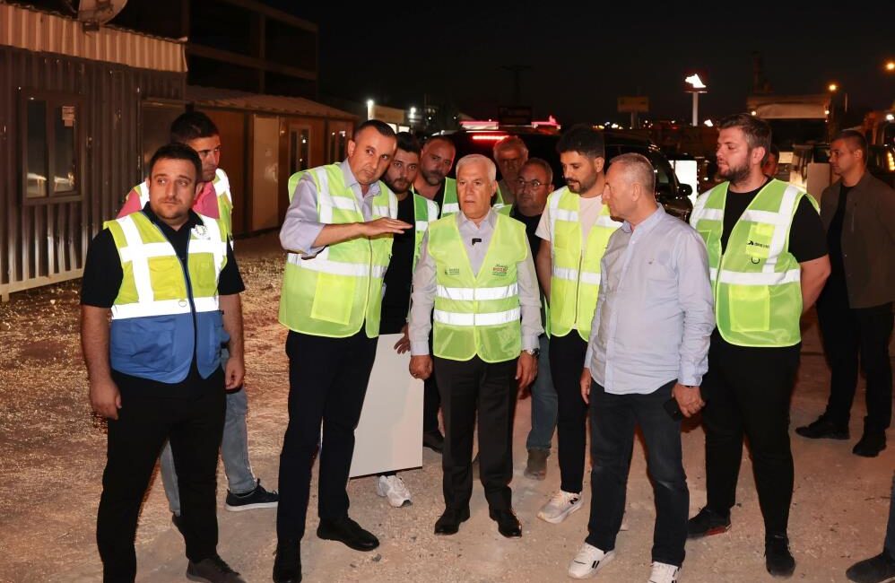 Bursa’nın Yolları Yenileniyor: 150 Bin Ton Asfaltla Konfor Artıyor Bursa Büyükşehir Belediyesi, yaz dönemi boyunca toplam 285 kilometre sathi