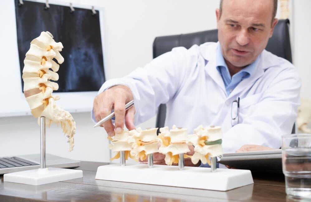 Kemik erimesi fark edilmeden ilerleyebilir "Osteoporoz, erken dönemde belirti vermeden ilerleyerek kemik yoğunluğunun azalmasına ve