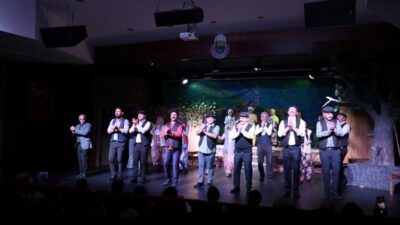  İnegöl Belediyesi Şehir Tiyatrosunun Mayıs ayında ilk kez sahnelediği