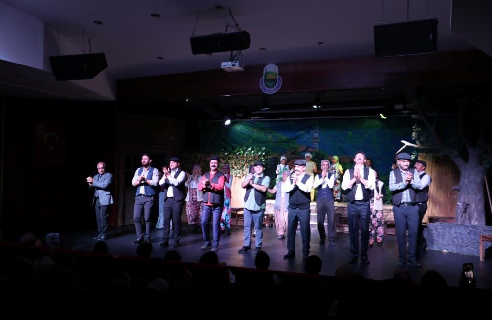  İnegöl Belediyesi Şehir Tiyatrosunun Mayıs ayında ilk kez sahnelediği