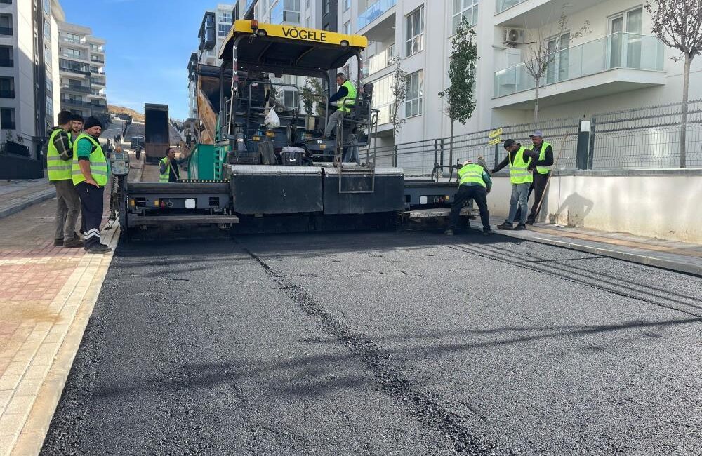 Nilüfer Belediyesi Beşevler Sanayi Sitesi’nin yollarını yeniliyor Nilüfer Belediyesi, Beşevler Sanayi Sitesi’nde başlattığı kapsamlı düzenleme çalışmaları çerçevesinde,