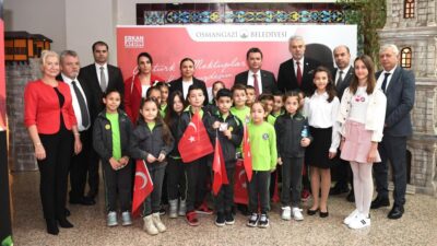 Osmangazi Belediyesi’nin hizmete açtığı kütüphanelere gelen çocuklar, Atatürk’e sevgi ve