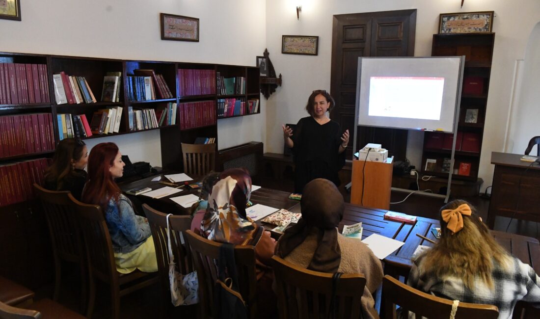 Osmangazi Belediyesi’nin velilere yönelik düzenlediği Yetişkinlerle Çocuk Kitaplarına Bakış Atölyesi’nin