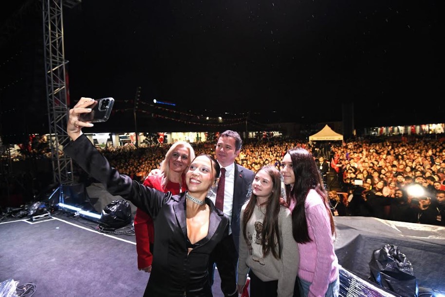 Osmangazi’de Cumhuriyet Coşkusu Zirveye Çıktı Osmangazi Belediyesi, 29 Ekim Cumhuriyet Bayramı kutlamaları kapsamında muhteşem bir