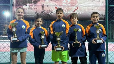 Osmangazi Belediyespor Tenis Takımı sporcuları, 29 Ekim Cumhuriyet Kupası Turnuvası’nda