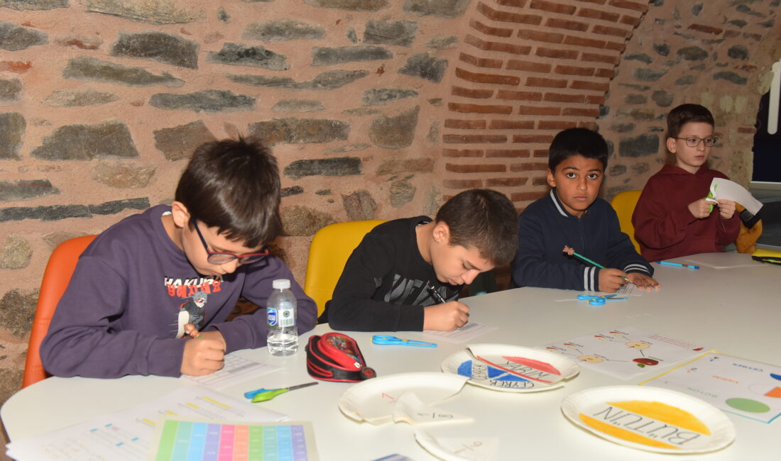 Yıldırım Belediyesi, çocukların yaratıcılıklarını keşfetmeleri, el becerilerini geliştirmeleri ve eğlenerek