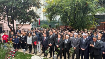 Osmangazi Belediye Başkanı Erkan Aydın, Türkiye Cumhuriyeti’nin kurucusu Mustafa Kemal