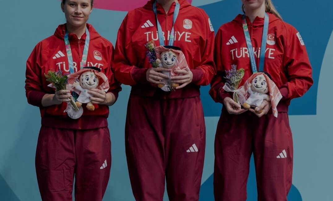 Bursa Büyükşehir Belediyesporlu Özge Yılmaz'ın da yer aldığı Kadın Masa