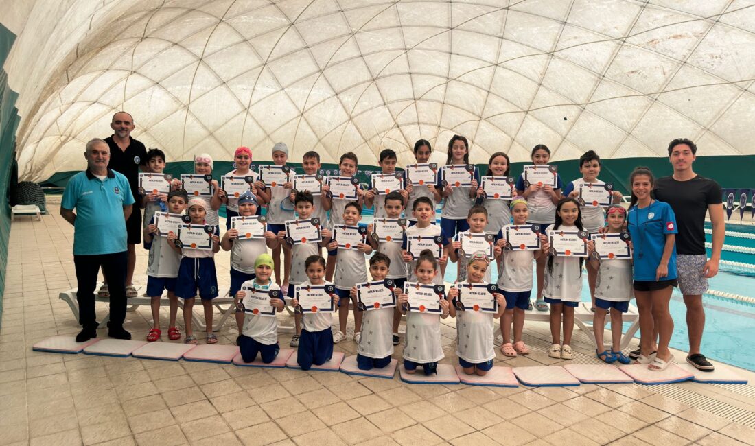 Kış Spor Okulları’nda sertifika heyecanı Bursa Büyükşehir Belediyesi’nin Kış Spor Okulları’nda ikinci dönemin ardından çocuklar