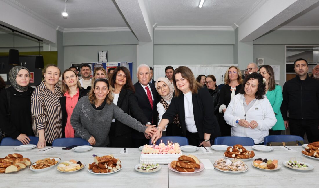Bursa Büyükşehir Belediye Başkanı Mustafa Bozbey, yarınların Türkiye’sini yetiştiren öğretmenleri