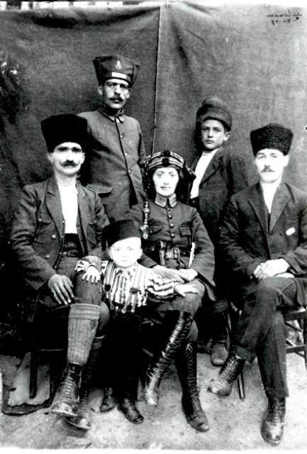 Hava serin hafiften yağmur atıştırmakta.&nbsp; Çoktandır kafasına koymuştur.&nbsp; Zamanın geldiğini