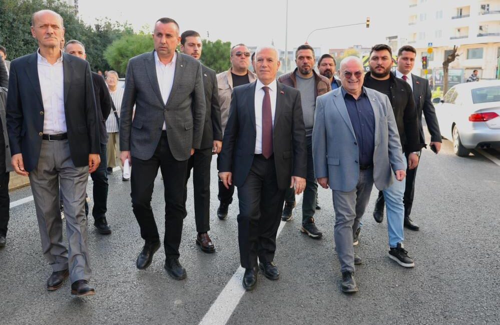 Bursa Büyükşehir Belediyesi'nin Gürsu'da yürüttüğü asfalt yenileme ve yol genişletme