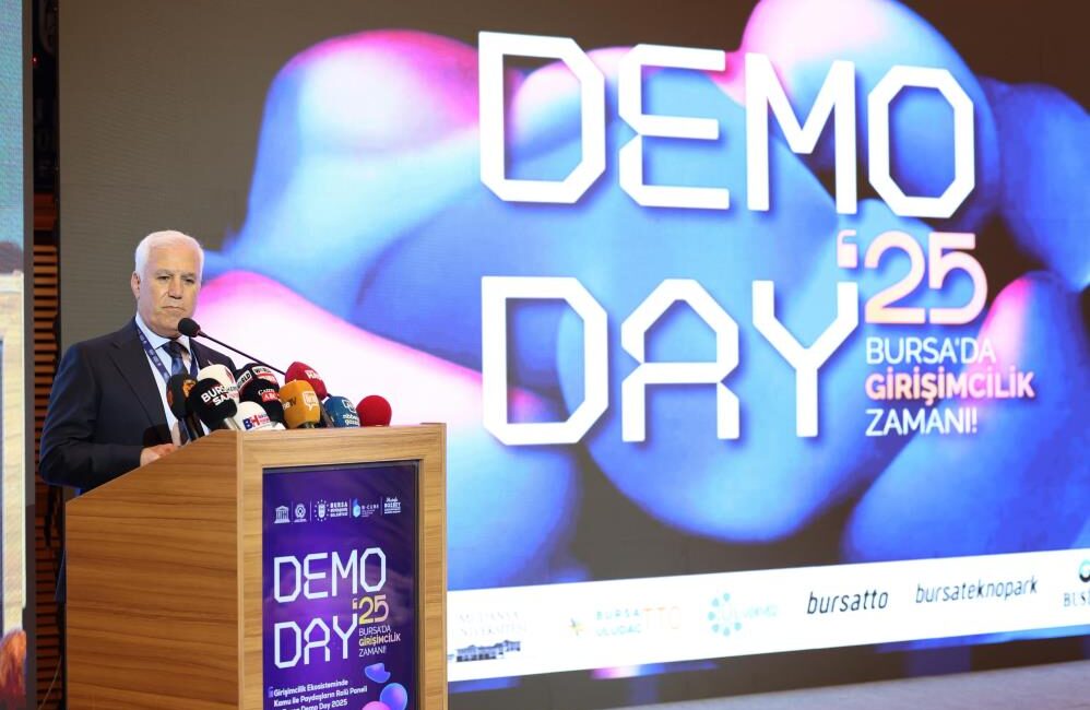 Bursa geleceğin fikirlerine öncülük edecek Bursa Büyükşehir Belediyesi, girişimcilik ekosisteminin öncü aktörlerini DemoDay 2025’te buluşturuyor.