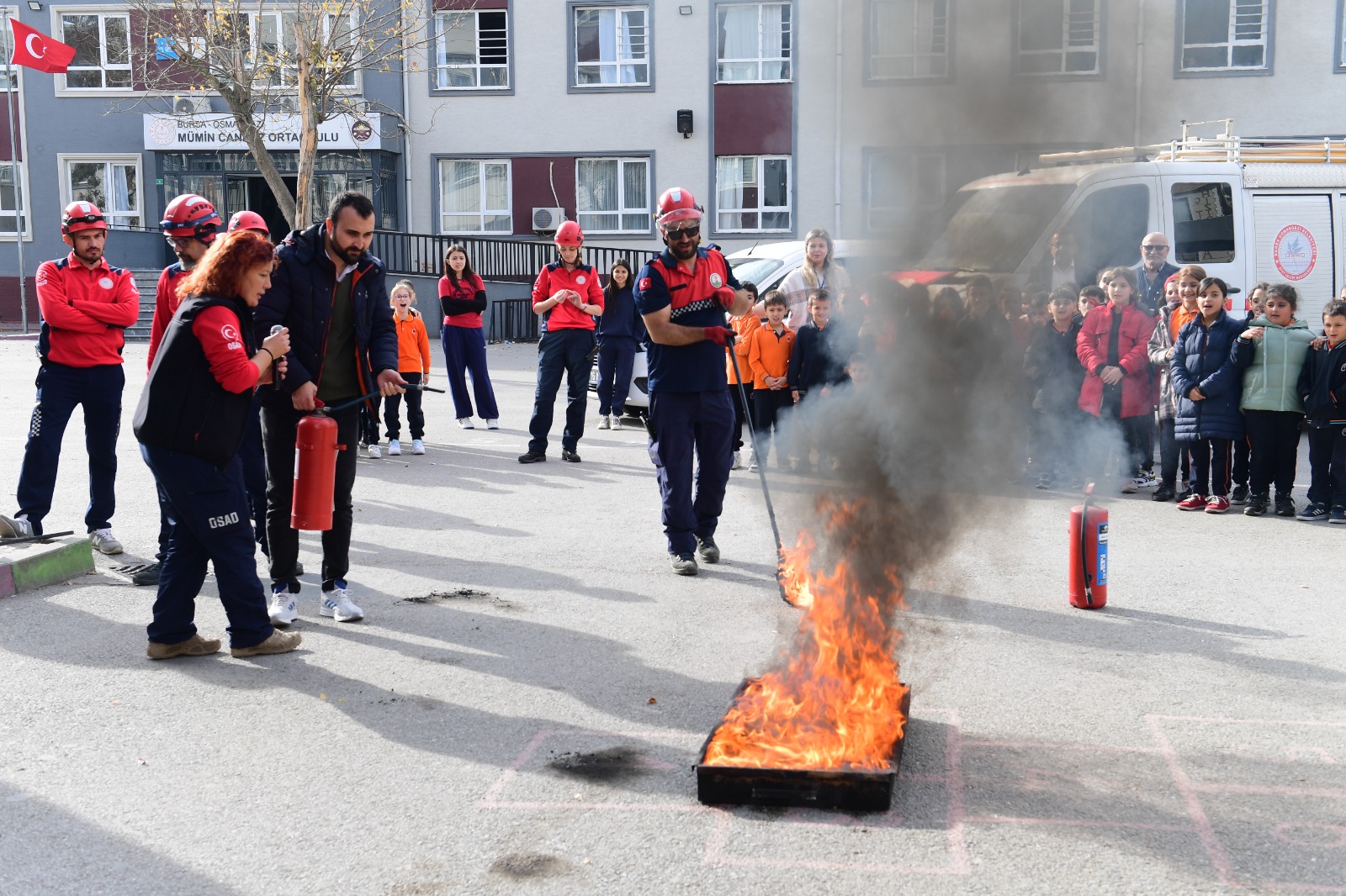 Osmangazi Belediyesi, öğrencilerin afetlere karşı bilinçli ve hazırlıklı bireyler olarak
