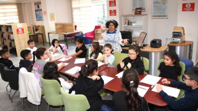 Osmangazi Belediyesi’nin hayata geçirdiği Küçük Yazarlar Atölyesi’ne katılan çocuklar, oyunlar