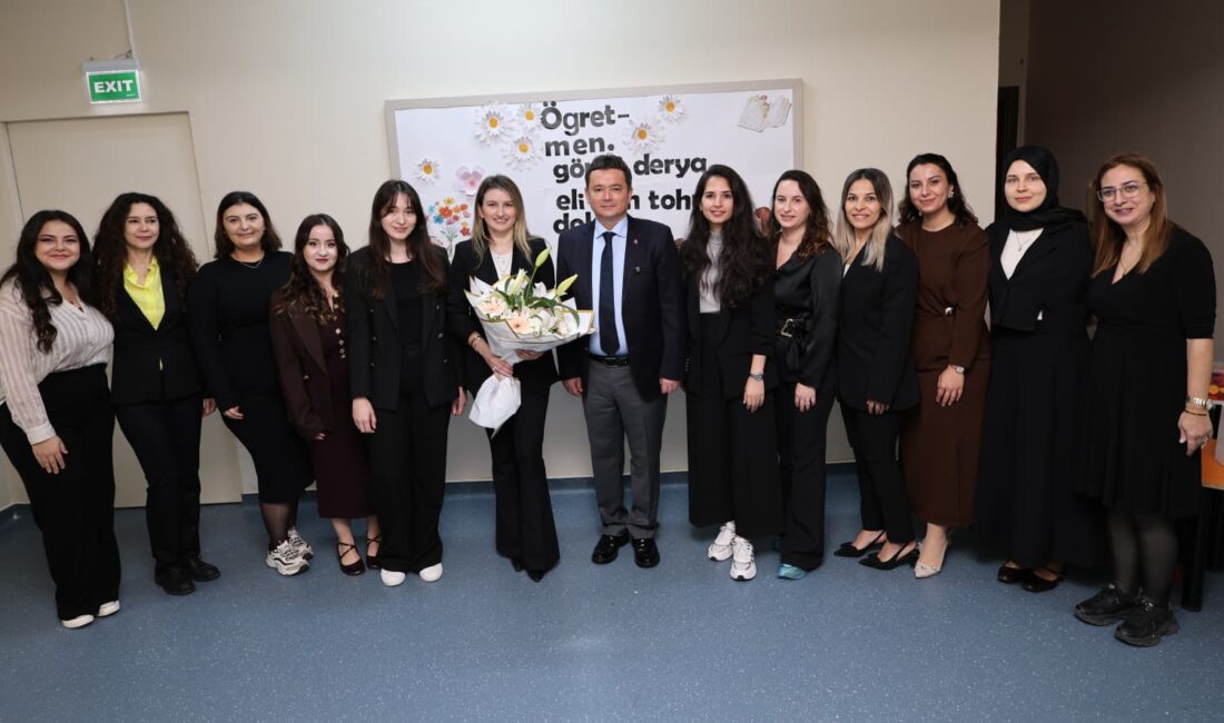 Başkan Erkan Aydın’dan Öğretmenler Günü’nde Anlamlı Ziyaretler Osmangazi Belediye Başkanı Erkan Aydın, 24 Kasım Öğretmenler Günü dolayısıyla