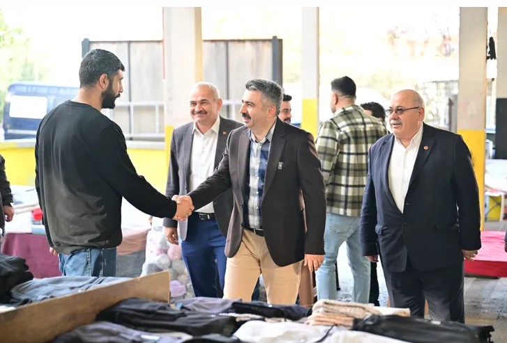 Vatandaş ve esnafla her fırsatta bir araya gelmeye özen gösteren