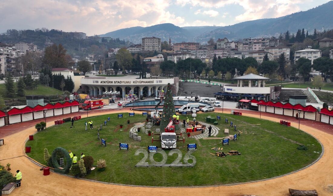 Bursa yeni yıl coşkusuna hazır Bursa Büyükşehir Belediyesi, Millet Bahçesi Kültürpark Atatürk Stadyumu girişinde düzenlenecek