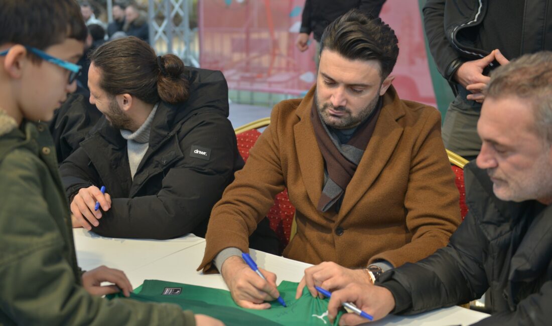 ‘Yeni Yıl Meydanı’nda Bursaspor coşkusu Bursa Büyükşehir Belediyesi tarafından Millet Bahçesi Kültürpark Atatürk Stadyumu girişinde