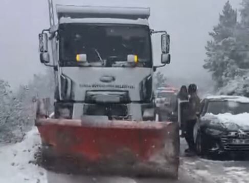 Bursa Büyükşehir Belediyesi, etkisini artıran kar yağışına rağmen kent genelinde