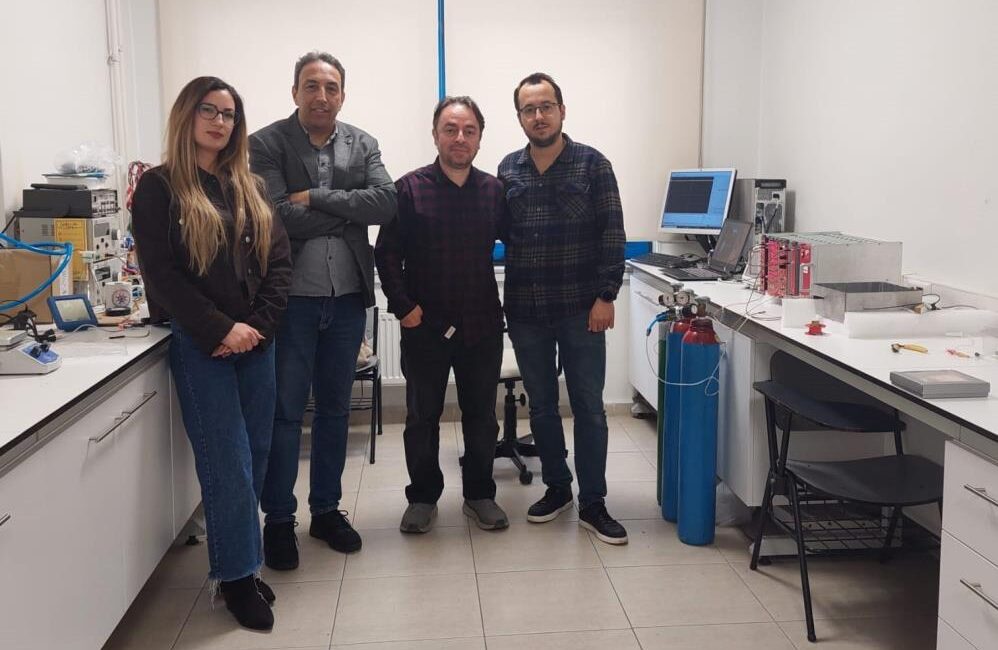 Bursa Uludağ Üniversitesi (BUÜ) Fen-Edebiyat Fakültesi Fizik Bölümü öğretim üyesi