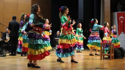 Bursa Büyükşehir Belediyesi Orkestra Şube Müdürlüğü Çalgıcı Mektebi Orkestrası tarafından