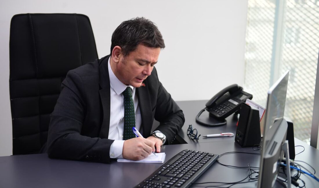 Osmangazi’de vatandaşlar istek ve taleplerini Erkan Aydın’a iletti Osmangazi Belediye Başkanı Erkan Aydın, Osmangazililerin istek ve taleplerine yanıt