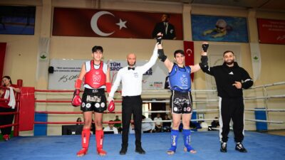Osmangazi Belediyesi’nin düzenlediği Muay Thai İl Müsabakaları’nda genç sporcuların mücadeleleri