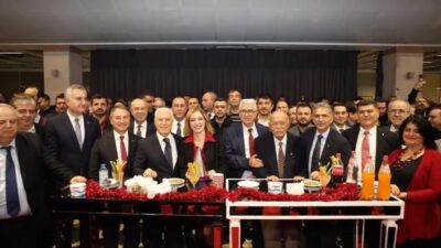 Bursa Büyükşehir Belediye Başkanı Mustafa Bozbey, Büyükşehir Belediyesi çalışanlarıyla yeni