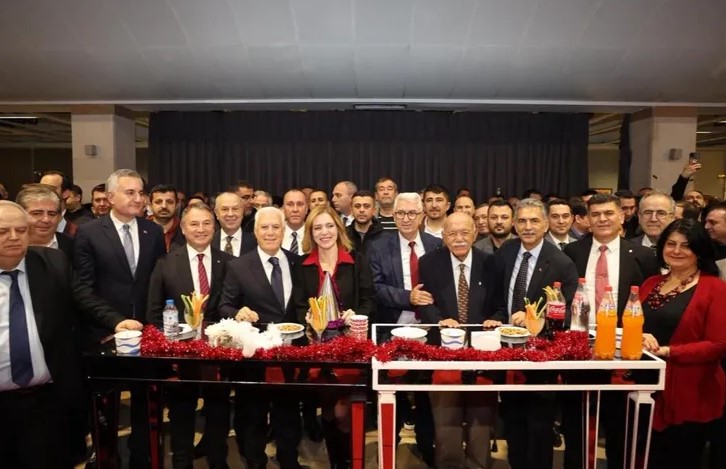 Bursa Büyükşehir Belediye Başkanı Mustafa Bozbey, Büyükşehir Belediyesi çalışanlarıyla yeni