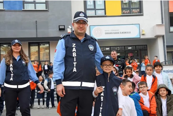 Eğitim faaliyetlerini hız kesmeden sürdüren Osmangazi Belediyesi, öğrenciler için hem