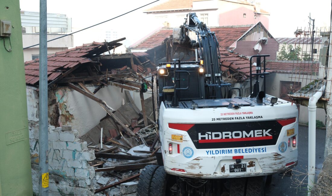 Yıldırım Belediyesi kullanım ömrünü tamamlayan, kent estetiği bakımından olumsuz görüntü