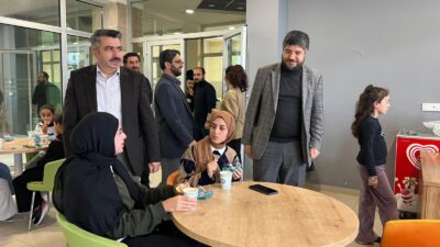 Karapınar Yıldırım Gençlik Merkezi’nde gençlerle bir araya gelen Yıldırım Belediye