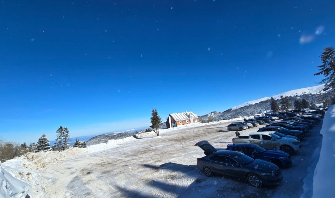 Büyükşehir’den Uludağ’da güvenli ve ucuz otopark hizmeti Bursa Büyükşehir Belediyesi, kış turizminin önemli merkezlerinden biri olan Uludağ’da