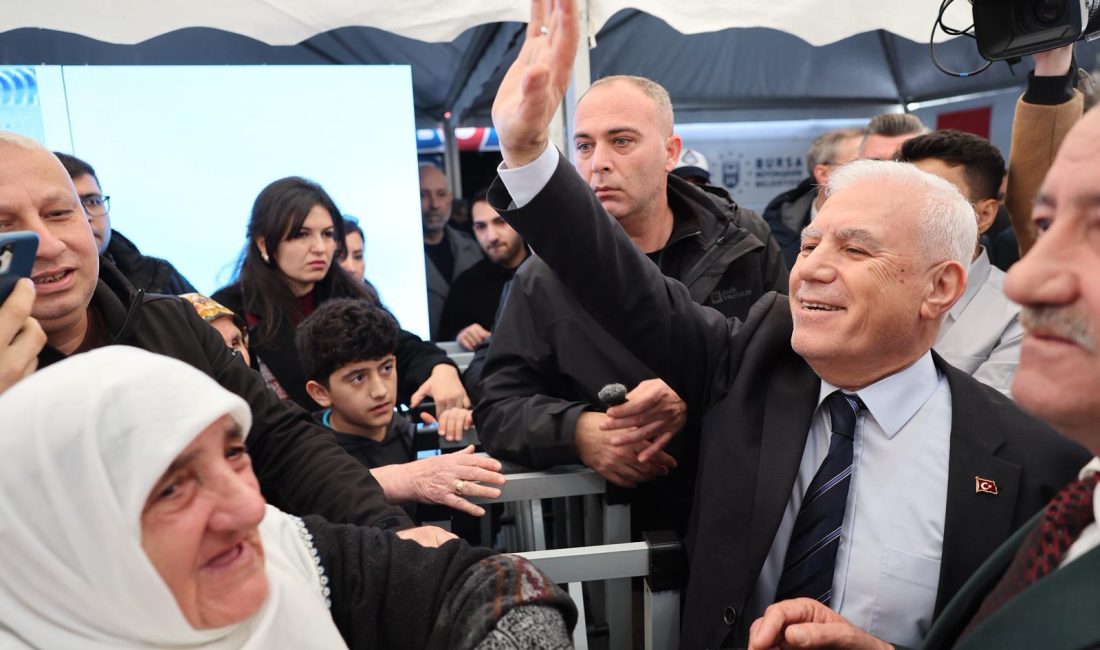 Başkan Mustafa Bozbey : Kimse hizmet aşkımızı engelleyemez Bursa Büyükşehir Belediye Başkanı Mustafa Bozbey, ‘Başkan Bozbey Burada’ programı