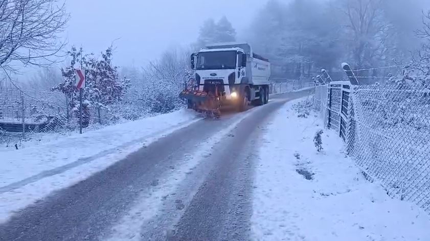  Bursa Büyükşehir Belediyesi, kentin farklı noktalarında etkili olan kar