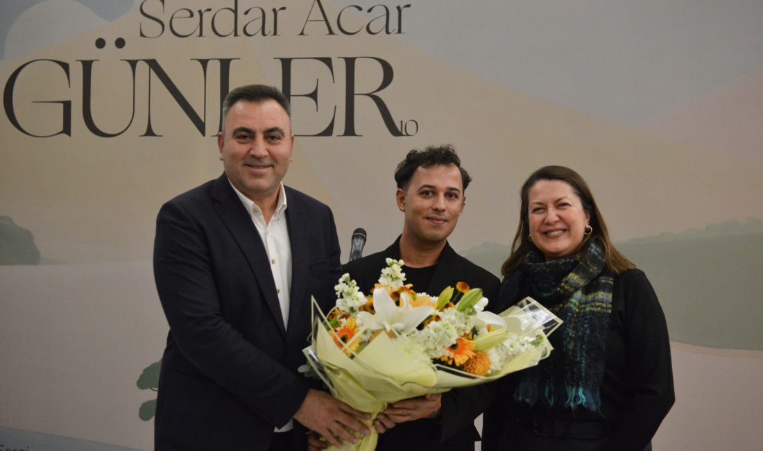 ‘Günler’ Sergisi sanatseverlerle buluştu Bursa Büyükşehir Belediyesi, Ressam Serdar Acar’ın eserlerini ‘Günler’ isimli sergiyle