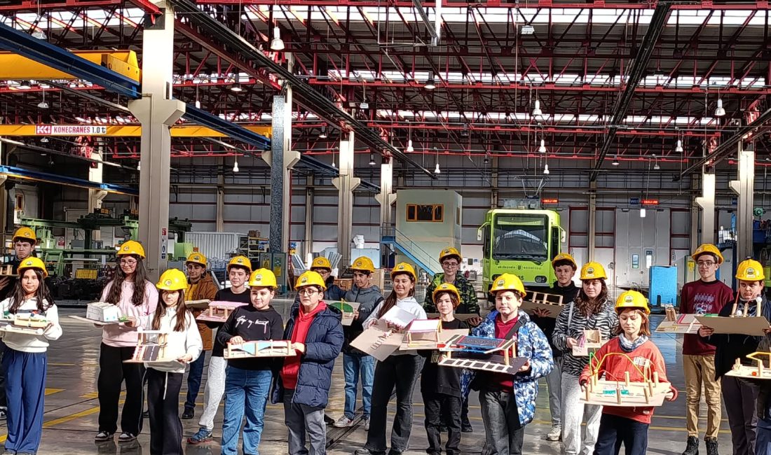 Bursa Büyükşehir Belediyesi’nin ‘Yarıyıl Şenliği’ etkinliklerine katılan öğrenciler, BURULAŞ tesislerini