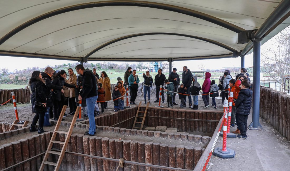 Bursa Büyükşehir Belediyesi tarafından 8500 yıllık Arkeopark’ta düzenlenen atölye etkinliklerine