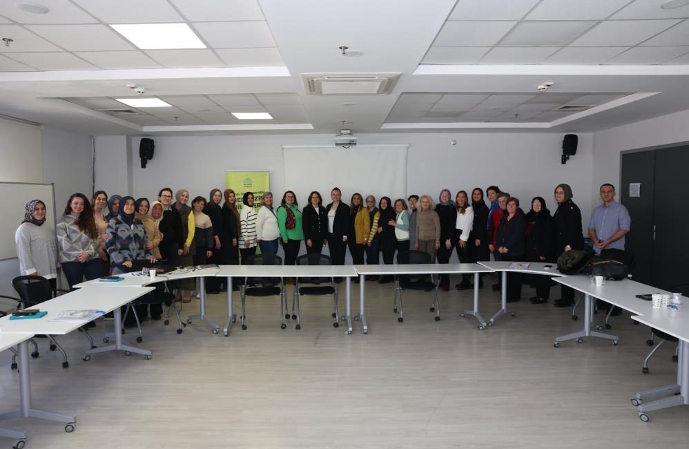 Nilüfer’de kadın dernekleri arasında ‘kardeşlik’ dönemi Nilüfer Belediyesi’nin ev sahipliğinde bir araya gelen kadın dernekleri, dayanışmayı