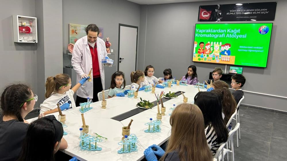 Nilüferli çocuklar hem eğleniyorlar, hem öğreniyorlar Nilüfer Belediyesi, çocuklar için hazırladığı etkinliklere hem eğlendiriyor, hem de