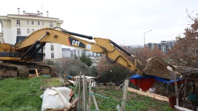 Kaçak yapılarla mücadele eden Nilüfer Belediyesi, Balkan Mahallesi’nde tespit edilen