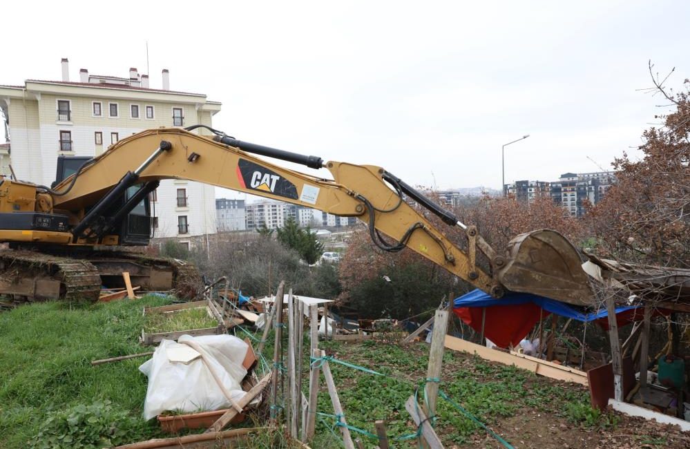 Nilüfer’de kaçak yapıya geçit yok Kaçak yapılarla mücadele eden Nilüfer Belediyesi, Balkan Mahallesi’nde tespit edilen