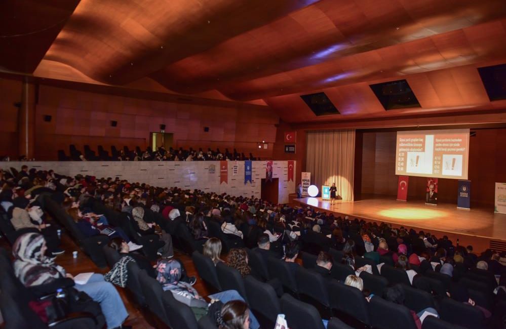 Gençler, Büyükşehir ile KPSS’ye hazırlanıyor Bursa Büyükşehir Belediyesi, KPSS ve Akademik Giriş Sınavı’na (AGS) hazırlanan