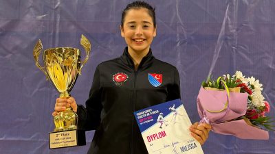 Osmangazi Belediyespor Eskrim Takımı sporcularından Elvin Günışık, Polonya’nın Poznan kentinde