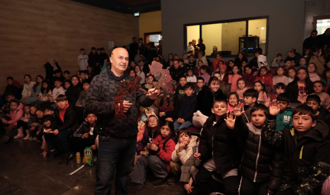 Yüzlerce yıllık geçmişe sahip olan gölge oyunu Karagöz’ü yaşatmak ve