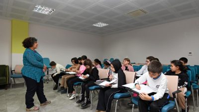 Osmangazi Belediyesi’nin çocukların yazma becerilerini geliştirmek amacıyla hayata geçirdiği Küçük
