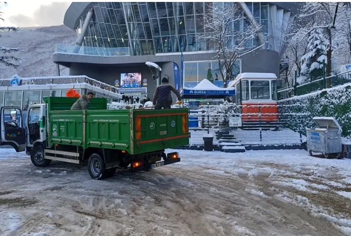 Bursa Büyükşehir Belediyesi, kent genelinde ulaşımın aksamaması ve kent yaşamının